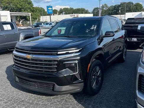 Used 2025 Chevrolet Traverse LT AWD/4WD image 1