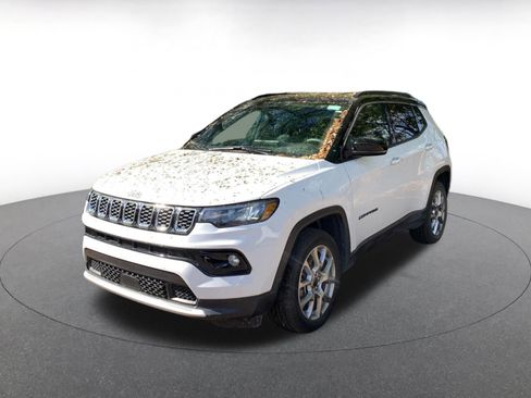 Used 2025 Jeep Compass Limited image 3