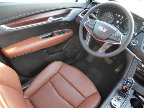 Used 2025 Cadillac XT5 Premium Luxury w/ Technology Package image 9