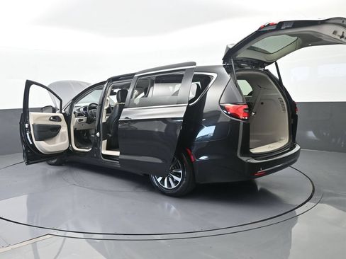 Used 2023 Chrysler Pacifica Touring-L FWD image 75