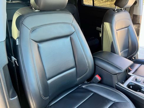 Used 2021 Ford Explorer XLT w/ Equipment Group 202A image 13