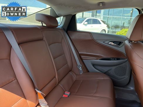 Used 2017 Chevrolet Malibu LT w/ Leather Package FWD image 33