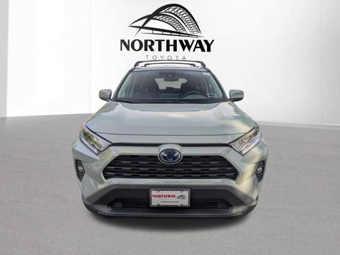 Used 2021 Toyota RAV4 XLE w/ XLE Grade Weather Package AWD/4WD image 8