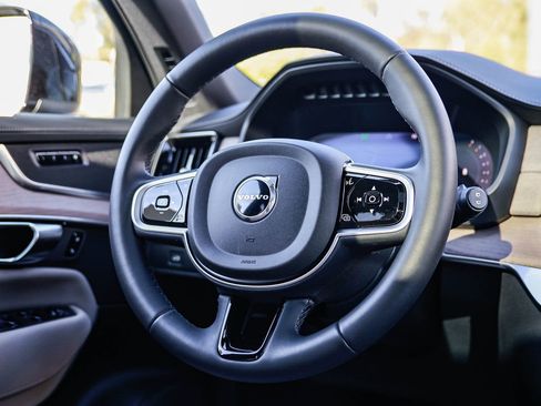 Certified 2026 Volvo XC90 B6 Plus w/ Protection Package AWD/4WD image 17