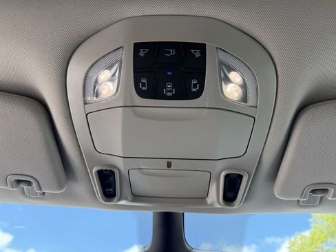 Used 2023 Chrysler Pacifica Limited FWD image 27