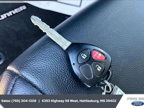 Used 2016 Toyota 4Runner SR5 image 9