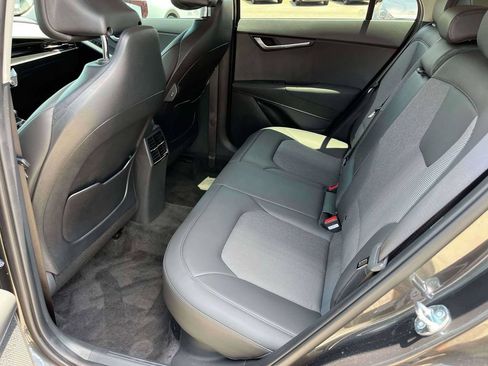 Certified 2025 Kia Niro EX FWD image 7
