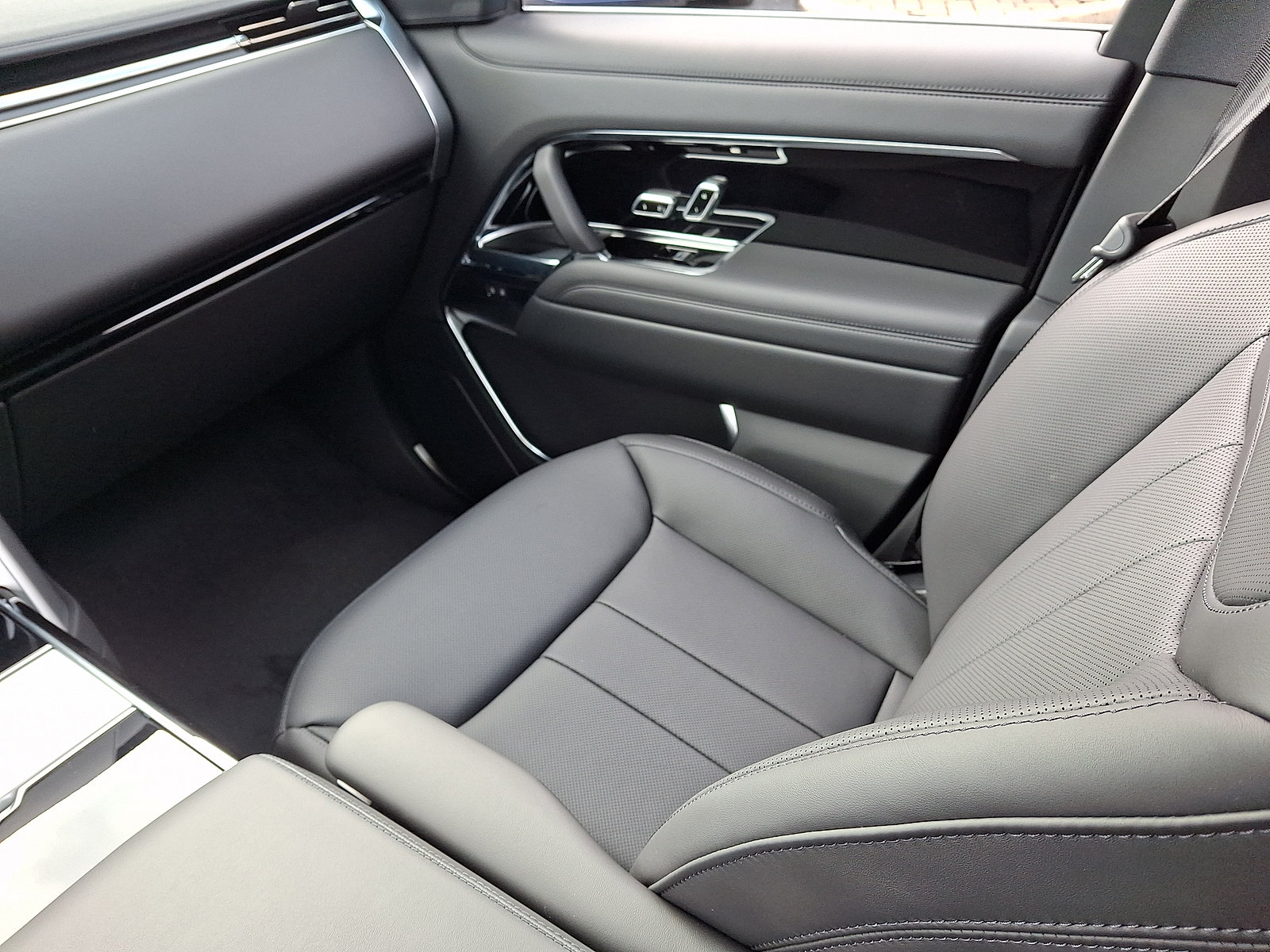 New 2026 Land Rover Range Rover SE AWD/4WD image 4