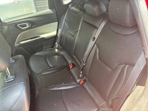 Used 2025 Jeep Compass Limited AWD/4WD image 21