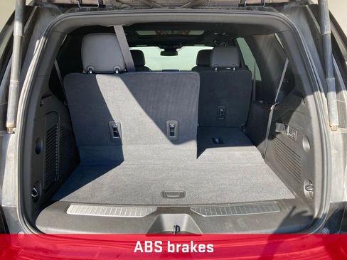 Used 2023 Chevrolet Tahoe Z71 w/ Luxury Package image 28