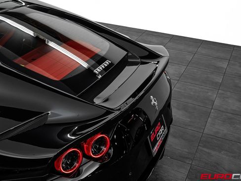 Used 2020 Ferrari 812 Superfast RWD image 21