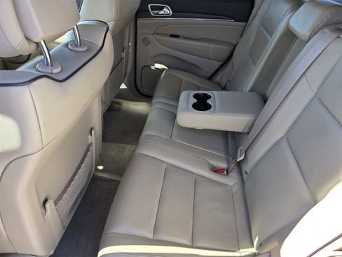 Used 2018 Jeep Grand Cherokee Overland w/ Interior Metal Package image 29