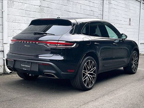 Certified 2025 Porsche Macan AWD/4WD image 17