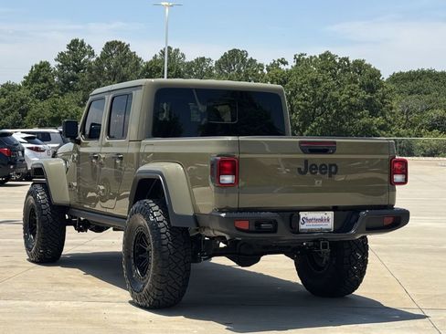 Used 2025 Jeep Gladiator Sport AWD/4WD image 4
