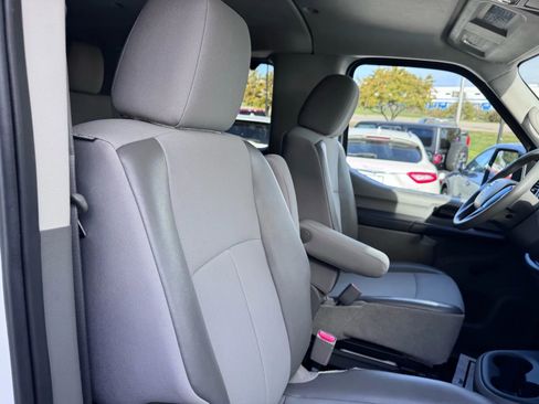 Used 2017 Nissan NV 3500 S image 12