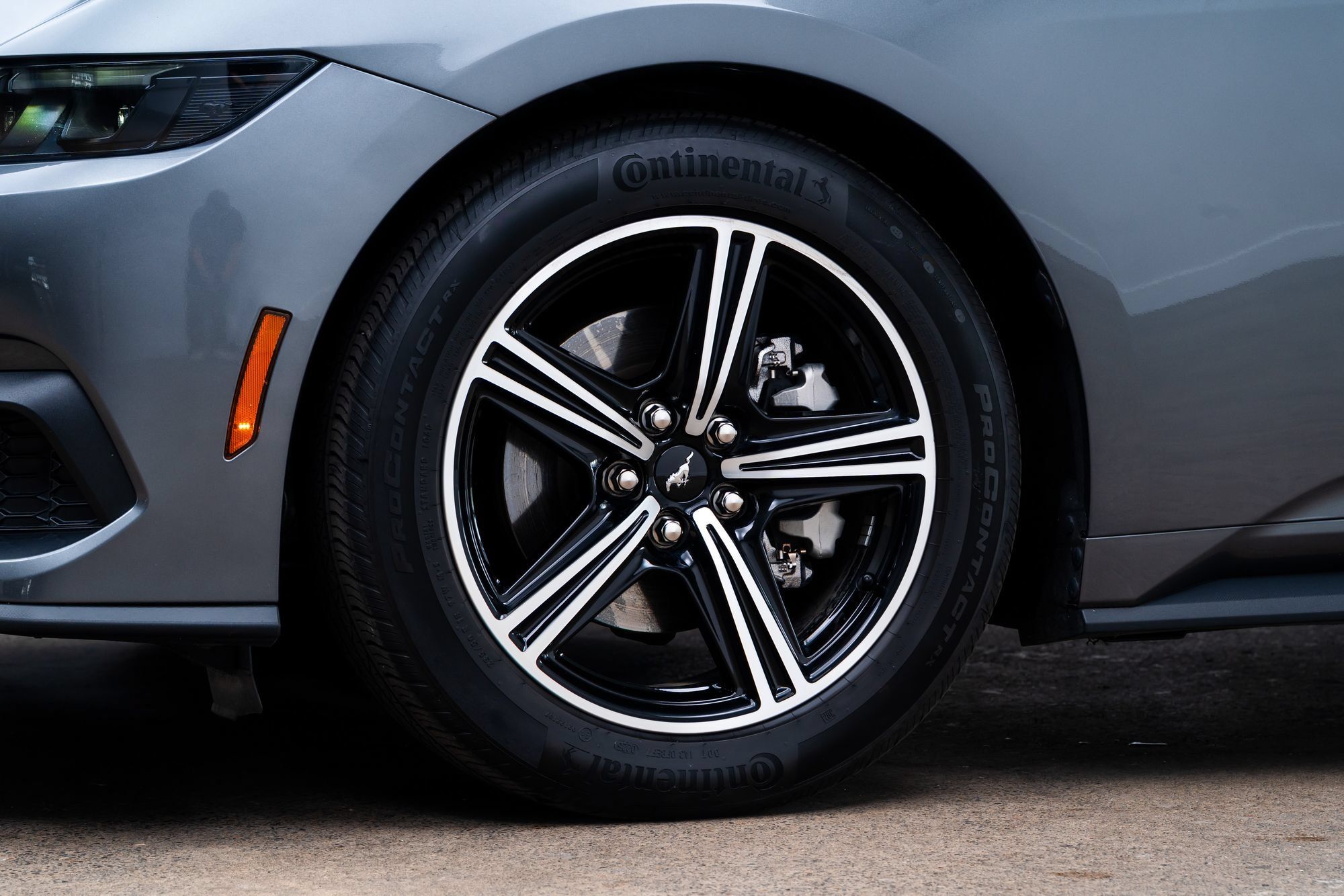 Used 2025 Ford Mustang Coupe RWD image 4