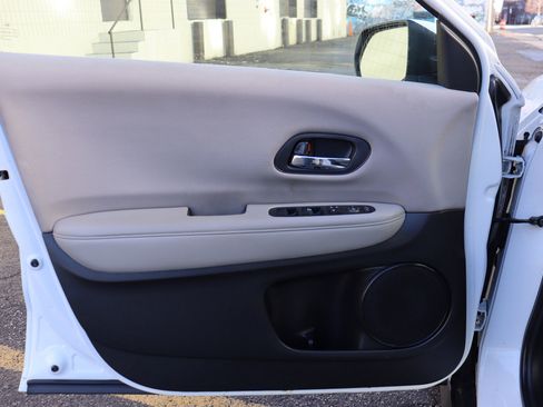 Used 2017 Honda HR-V LX image 22