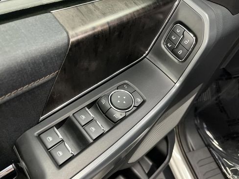 Used 2022 Ford F150 Lightning Lariat image 30