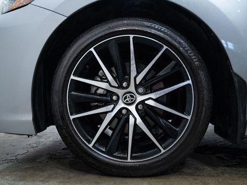 Used 2024 Toyota Camry SE image 11