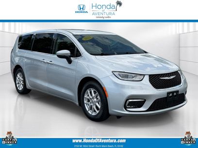Used 2023 Chrysler Pacifica Touring-L
