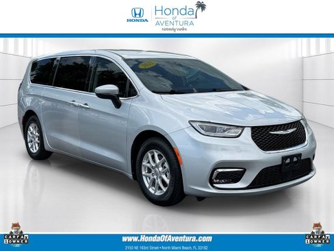 Used 2023 Chrysler Pacifica Touring-L FWD image 1