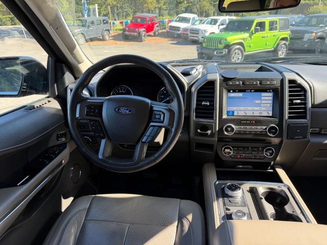 Used 2018 Ford Expedition Max XLT w/ Equipment Group 202A AWD/4WD image 12