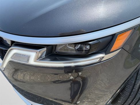 Used 2024 Kia Carnival LX image 22