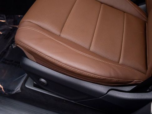 Used 2025 Mercedes-Benz GLE 350 4MATIC image 16