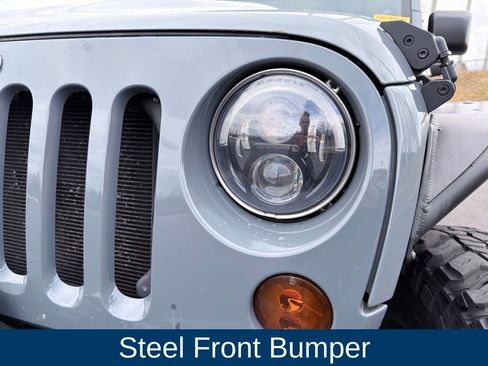 Used 2014 Jeep Wrangler Unlimited Rubicon image 12
