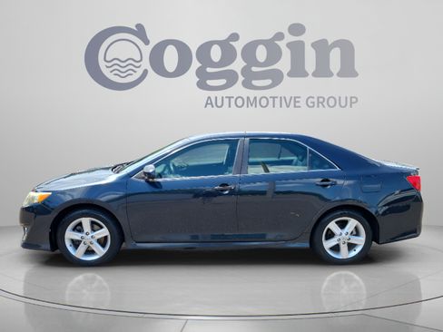 Used 2014 Toyota Camry SE FWD image 2