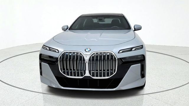 Used 2025 BMW 740i RWD image 2