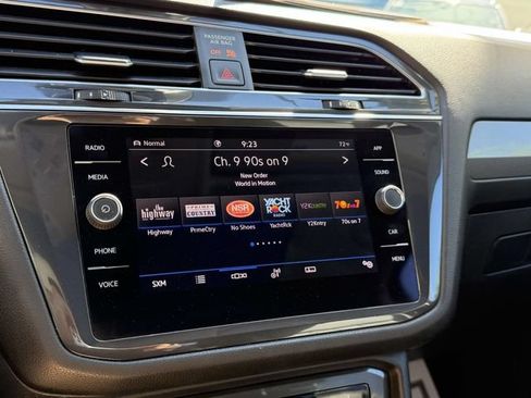 Certified 2022 Volkswagen Tiguan SE w/ Panoramic Sunroof Package AWD/4WD image 29