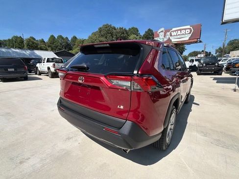 Used 2019 Toyota RAV4 LE FWD image 9
