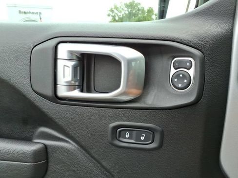 Used 2022 Jeep Wrangler Unlimited Sport w/ Sun And Sound Package AWD/4WD image 16