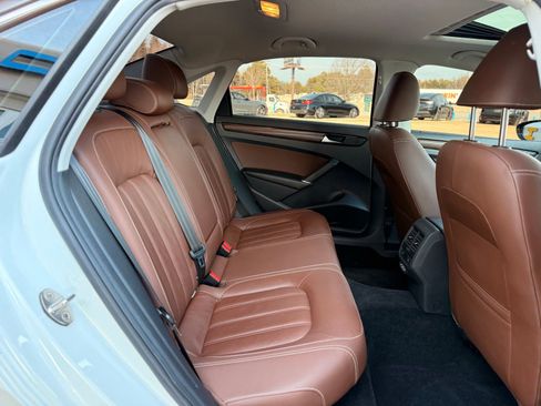 Used 2022 Volkswagen Passat 2.0T image 18