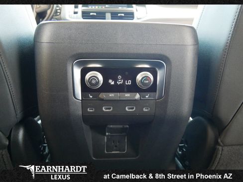 Used 2021 GMC Yukon SLT w/ SLT Luxury Plus Package AWD/4WD image 28