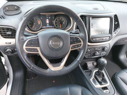 Used 2018 Jeep Cherokee Limited w/ Technology Group FWD image 10