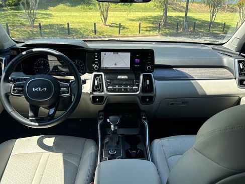 Used 2023 Kia Sorento EX FWD image 12