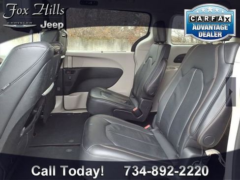 Used 2018 Chrysler Pacifica Touring-L Plus w/ Tire & Wheel Group image 12