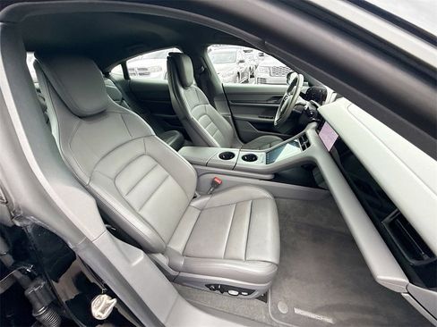 Used 2021 Porsche Taycan image 33