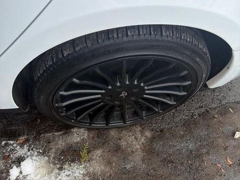 Used 2015 Tesla Model S 85D image 4