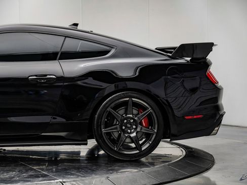 Used 2021 Ford Mustang Shelby GT500 w/ Carbon Fiber Track Pack image 11