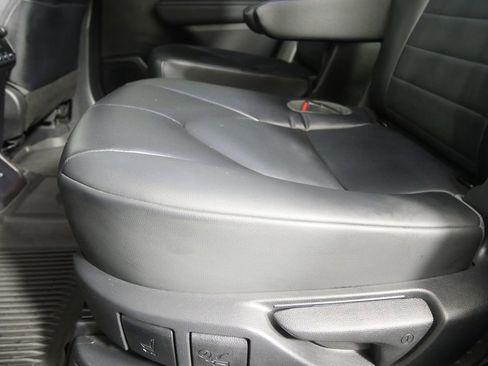 Used 2022 Toyota Highlander XLE image 15