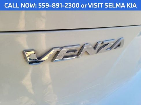 Used 2021 Toyota Venza LE w/ Carpet Mat Package (TMS) image 28