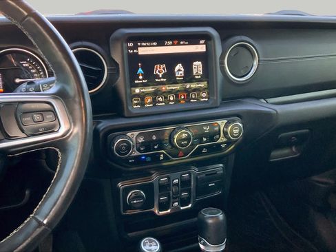Used 2022 Jeep Wrangler Unlimited Sahara w/ Cold Weather Group AWD/4WD image 7