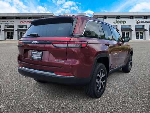 Used 2025 Jeep Grand Cherokee Limited RWD image 8