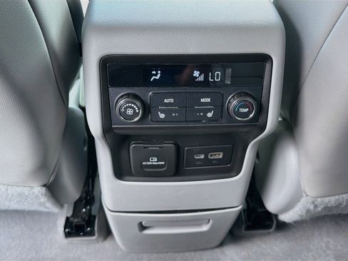 Used 2021 GMC Acadia SLT w/ Technology Package FWD image 26