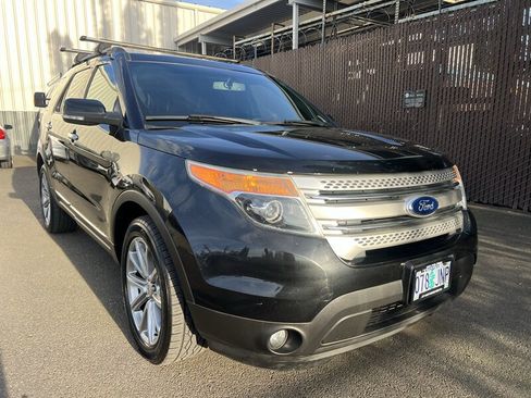 Used 2015 Ford Explorer XLT w/ Equipment Group 202A image 7