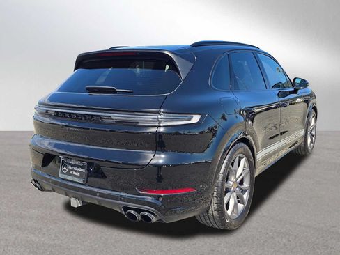 Used 2024 Porsche Cayenne S AWD/4WD image 3