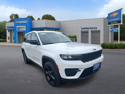 Used 2023 Jeep Grand Cherokee Altitude AWD/4WD image 2